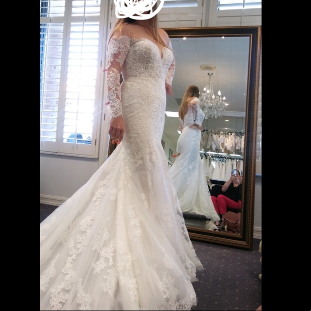 NEW UNWORN UNALTERED PRONOVIAS DRILIA WEDDING DRESS MERMAID LACE